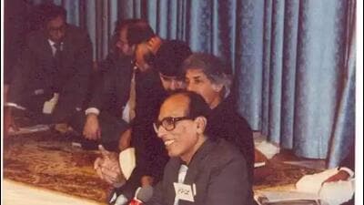 Urdu poet Bashir Badr at a mushaira in the 1990s. (Courtesy the Badr family)