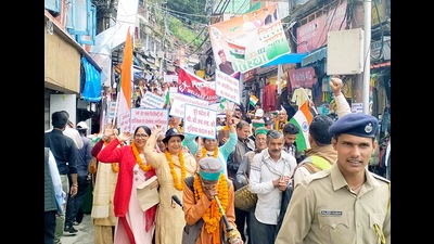The retired Paramilitary personnel hold a rally in Shimla announcing to contest assembly elections in all 68 Assembly constituencies of Himachal Pradesh on Wednesday. (ANI) The retired Paramilitary personnel hold a rally in Shimla announcing to contest assembly elections in all 68 Assembly constituencies of Himachal Pradesh on Wednesday. (ANI)