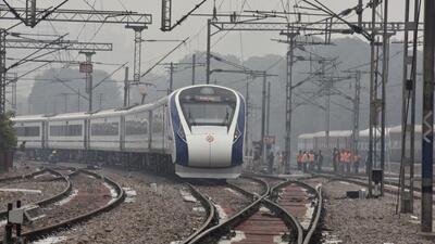Farmers are stopping trains in Punjab to protest against the state government for not providing relief to those whose cotton crop was destroyed due to pink bollworm and ‘fake pesticides. (HT File)