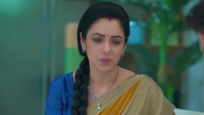 Anupamaa returns to Anuj after facing insults in the Shah family. Anupamaa returns to Anuj after facing insults in the Shah family.