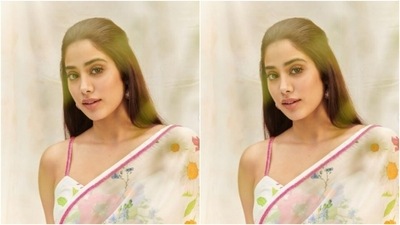 Janhvi picked a chiffon saree for the pictures as she posed for the dreamy photoshoot. (Instagram/@janhvikapoor)