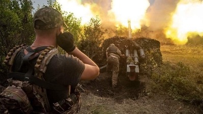 Russia-Ukraine War: Ukrainian artillerymen firing from a cannon along the front line. (AFP) Russia-Ukraine War: Ukrainian artillerymen firing from a cannon along the front line. (AFP)