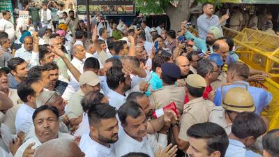 Haryana arhtiyas protesting near chief minister Manohar Lal Khattar’s residence in Karnal on Wednesday. (HT Photo) Haryana arhtiyas protesting near chief minister Manohar Lal Khattar’s residence in Karnal on Wednesday. (HT Photo)