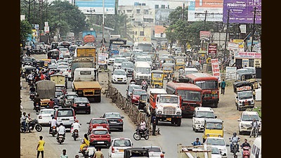 India’s megacities have long been the nation’s economic and social drivers. But it is increasingly clear that these metropolises are becoming unliveable due to increasing population, migration from less developed regions, lack of adequate essential services, stretched public amenities and pollution. (HT PHOTO) India’s megacities have long been the nation’s economic and social drivers. But it is increasingly clear that these metropolises are becoming unliveable due to increasing population, migration from less developed regions, lack of adequate essential services, stretched public amenities and pollution. (HT PHOTO)