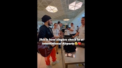 The image, taken from a viral video shared on Instagram, shows the Indian musician performing Arijit Singh's Tum Hi Ho at Azerbaijan airport.&nbsp; (Instagram/@acoustic_singh)