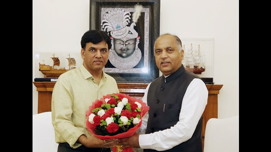 Himachal Pradesh chief minister Jai Ram Thakur meets Union minister of health and family welfare Mansukh Mandaviya in New Delhi on Wednesday. (ANI)