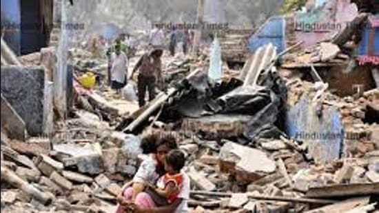 The Delhi Development Authority (DDA) has not been able to start any new project to rehabilitate slums dwellers located on its land since 2014. (HT Photo)