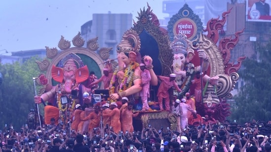 Crowd seen capturing Lalbaugcha Raja Ganesh idol as it was being carried for the immersion.(HT File Photo by Pratik Chorge)