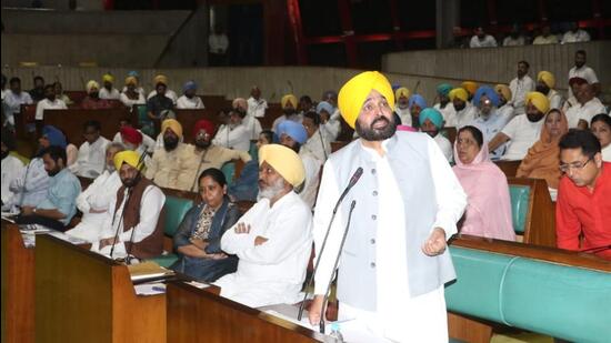 Aam Aadmi Party (AAP) on Wednesday came down heavily on the Congress and the BJP for working in cahoots to cancel the special session of the Punjab Vidhan Sabha. (HT File)