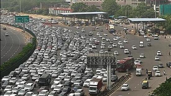 Commuters are taking around 45minutes to cross the 4.7kilometre long stretch. ((File Photo by Vipin Kumar| Hindustan Times))