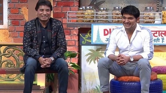 Kapil Sharma with Raju Srivastava on the sets of The Kapil Sharma Show.&nbsp;