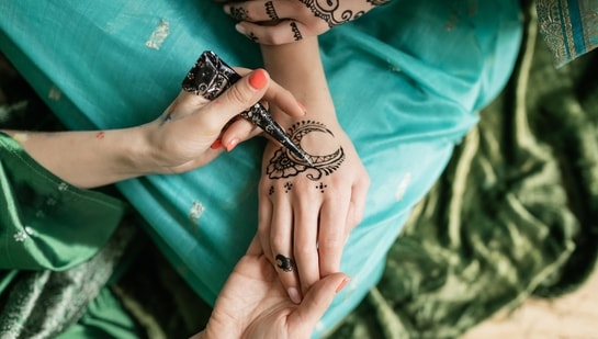 Navratri Mehendi designs 2022: 9 mehendi designs for each day of the festival(Alena Darmel)