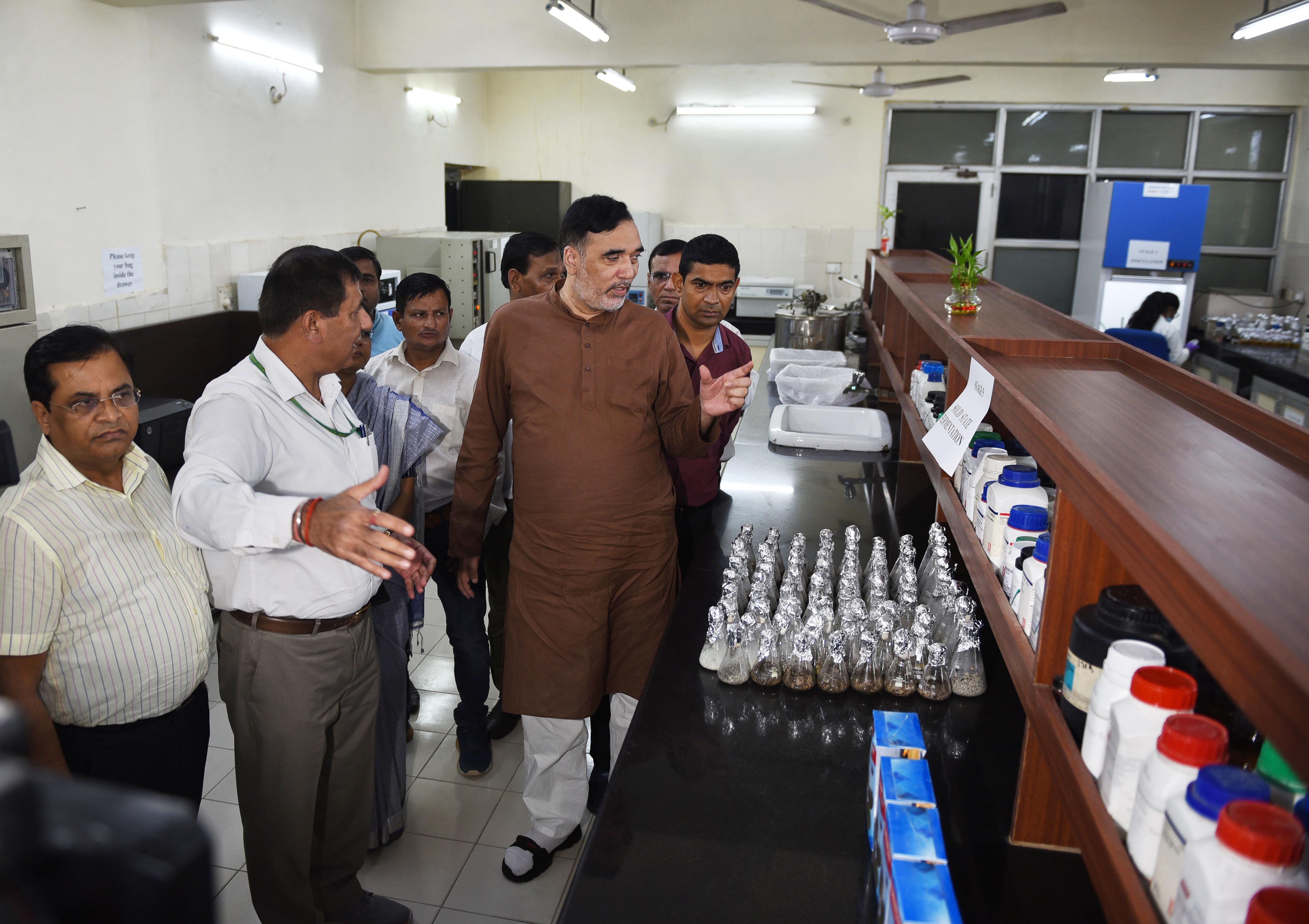 Gopal Rai during his visit at IRAI, PUSA to monitor the process and production facilities of bio decomposer being made by PUSA Institute, in New Delhi. (HT Photo) Gopal Rai during his visit at IRAI, PUSA to monitor the process and production facilities of bio decomposer being made by PUSA Institute, in New Delhi. (HT Photo)
