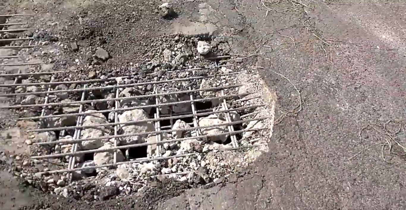 The cave-in on the Sumanahalli flyover in Karnataka capital Bengaluru which lies of the ORR stretch. (Screengrab of Twitter video by @Ananthaforu (2019)) The cave-in on the Sumanahalli flyover in Karnataka capital Bengaluru which lies of the ORR stretch. (Screengrab of Twitter video by @Ananthaforu (2019))