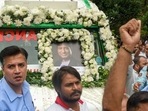 Raju Srivastava was cremated on Thursday in Delhi. Raju Srivastava was cremated on Thursday in Delhi.