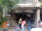 Maharashtra: 4 dead, 1 missing as building portion collapses in Ulhasnagar(Hindustan Times) Maharashtra: 4 dead, 1 missing as building portion collapses in Ulhasnagar(Hindustan Times)