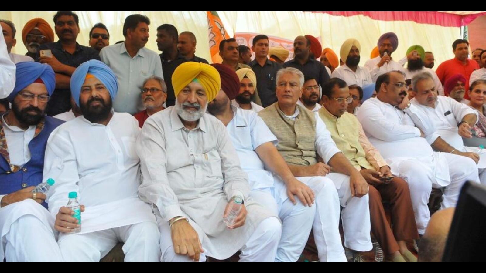 Protest Against AAP’s ‘Op Lotus’ Charge: Punjab BJP Leaders Detained In ...