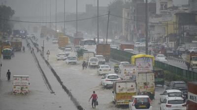 Commuters faced snarls and slow moving traffic in several areas owing to waterlogging. Several private offices in the city asked employees to leave work by 4pm to ensure that they don’t get stuck in jams, while others asked employees to work from home on Friday. (Parveen Kumar/HT Photo) Commuters faced snarls and slow moving traffic in several areas owing to waterlogging. Several private offices in the city asked employees to leave work by 4pm to ensure that they don’t get stuck in jams, while others asked employees to work from home on Friday. (Parveen Kumar/HT Photo)