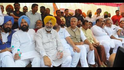 Punjab BJP leaders protesting against the chief minister Bhagwant Mann-led Aam Aadmi Party government, at the party head office in Sector 37, Chandigarh, before they were detained on Thursday. (Keshav Singh/HT) Punjab BJP leaders protesting against the chief minister Bhagwant Mann-led Aam Aadmi Party government, at the party head office in Sector 37, Chandigarh, before they were detained on Thursday. (Keshav Singh/HT)