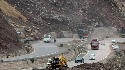 The chief secretary asked officials to halt traffic only during the night when traffic is lean and minimum. (Arun Jasrotia) The chief secretary asked officials to halt traffic only during the night when traffic is lean and minimum. (Arun Jasrotia)
