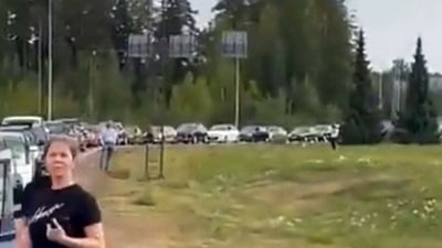 Russia-Ukraine War: Traffic on the Finnish border with Russia increased over night. (Twitter)