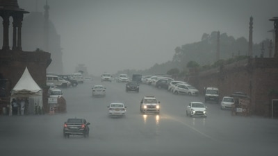 The fresh spells of rains just before the withdrawal of the monsoon from the National Capital Region will help cover the large deficit (46 per cent in September so far) to some extent. It would also keep the air clean and the temperature in check. (HT Photo/Raj K Raj) The fresh spells of rains just before the withdrawal of the monsoon from the National Capital Region will help cover the large deficit (46 per cent in September so far) to some extent. It would also keep the air clean and the temperature in check. (HT Photo/Raj K Raj)