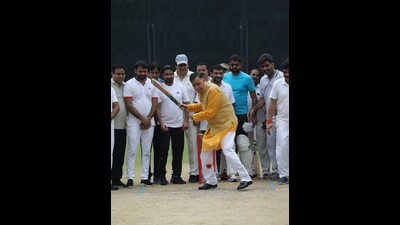 UP assembly speaker Satish Mahana played the first ball to symbolically indicate the start of the match between lawmakers. (Deepak Gupta/HT photo)