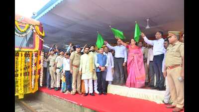 Mathura MP Hema Malini flagging off the Rail Bus in Vrindavan on Thursday. (HT)