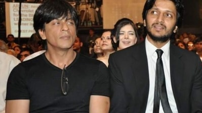 When Shah Rukh Khan visited Riteish Deshmukh. When Shah Rukh Khan visited Riteish Deshmukh.