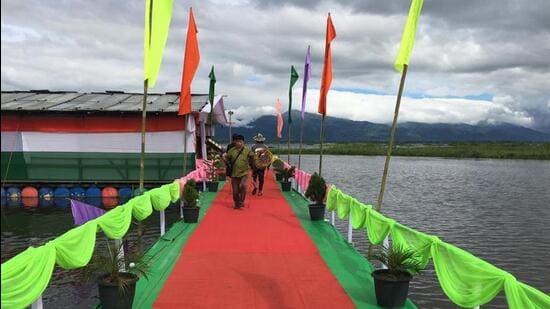 The first-ever floating photo exhibition was held at Loktak Lake (Sendra). (Twitter: B.Narayanan)