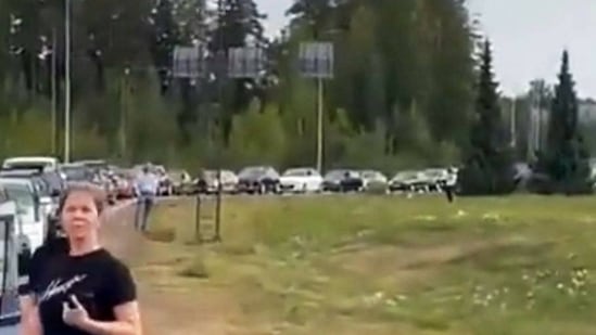 Russia-Ukraine War: Traffic on the Finnish border with Russia increased over night.(Twitter) Russia-Ukraine War: Traffic on the Finnish border with Russia increased over night.(Twitter)