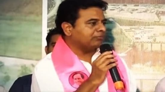 Telangana BJP leaders can only carry the footwear of Union ministers, can't ask for Telangana's rights, KTR said.&nbsp;