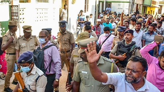 Members of Social Democratic Party of India (SDPI) raise slogans as police personnel escort officers of National Investigation Agency (NIA), in Madurai.(PTI)