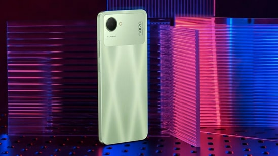 Realme Narzo 50i Prime is offered in Dark Blue and Mint Green colour options in Amazon sale.(Amazon)