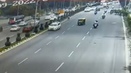 The Ballari road is prone to such accidents as pedestrians are forced to cross the busy road which has no skywalk.(Screengrab of video/Republic World)