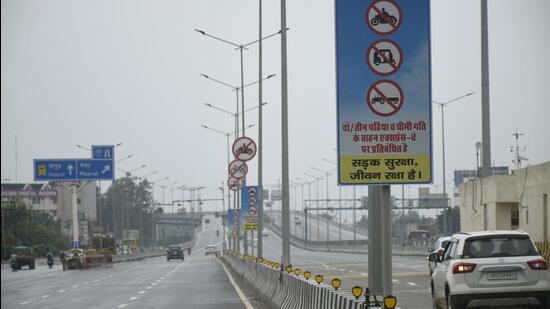 The RTO said the number of accidents in the district has increased this year due to addition of Eastern Peripheral Expressway, and Delhi Meerut Expressway (above) within the district jurisdiction. (Sakib Ali/HT Photo)