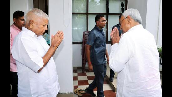 Bihar chief minister Nitish Kumar meets RJD chief Lalu Prasad at latter's residence in Patna on September 5. (ANI)