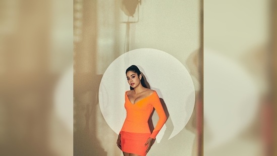 Janhvi Kapoor blessed our Instagram feed with bold photos of herself in a basic yet uber stylish orange bodycon dress.(Instagram/@janhvikapoor)