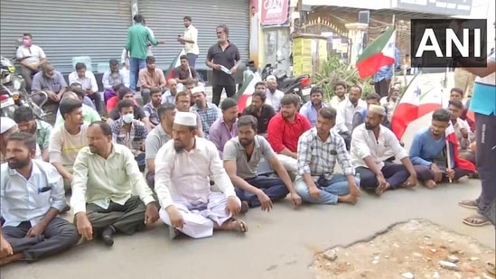 PFI workers protest against National Investigation Agency (NIA) raid at the PFI office in Chennai, Tamil Nadu. (ANI)