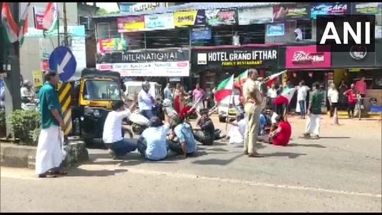 Kerala Police detained PFI workers in Kannur after they tried to block a road in order to protest against the NIA raids.(ANI)