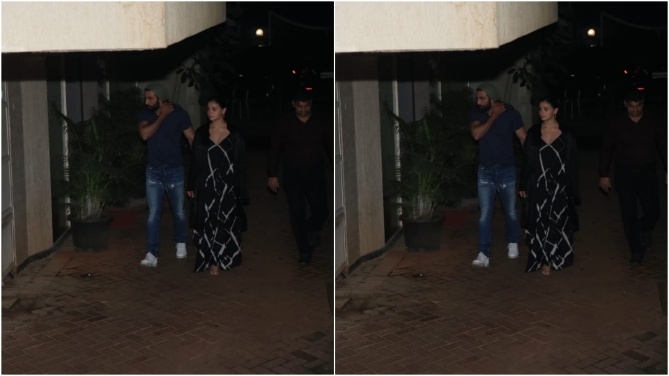 Alia and Ranbir clicked while coming for Kareena's birthday bash(HT Photos/Varinder Chawla)