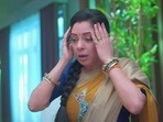 Anupamaa struggles with her responsibilities. Anupamaa struggles with her responsibilities.
