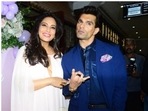 Bipasha and Karan posed for the cameras.(HT Photos/Varinder Chawla) Bipasha and Karan posed for the cameras.(HT Photos/Varinder Chawla)
