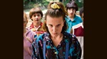 Today’s scrunchies use up to a metre of fabric each, in a vast range of colours and prints. The simple one-tone variety is on view in retro shows such as Stranger Things. Today’s scrunchies use up to a metre of fabric each, in a vast range of colours and prints. The simple one-tone variety is on view in retro shows such as Stranger Things.