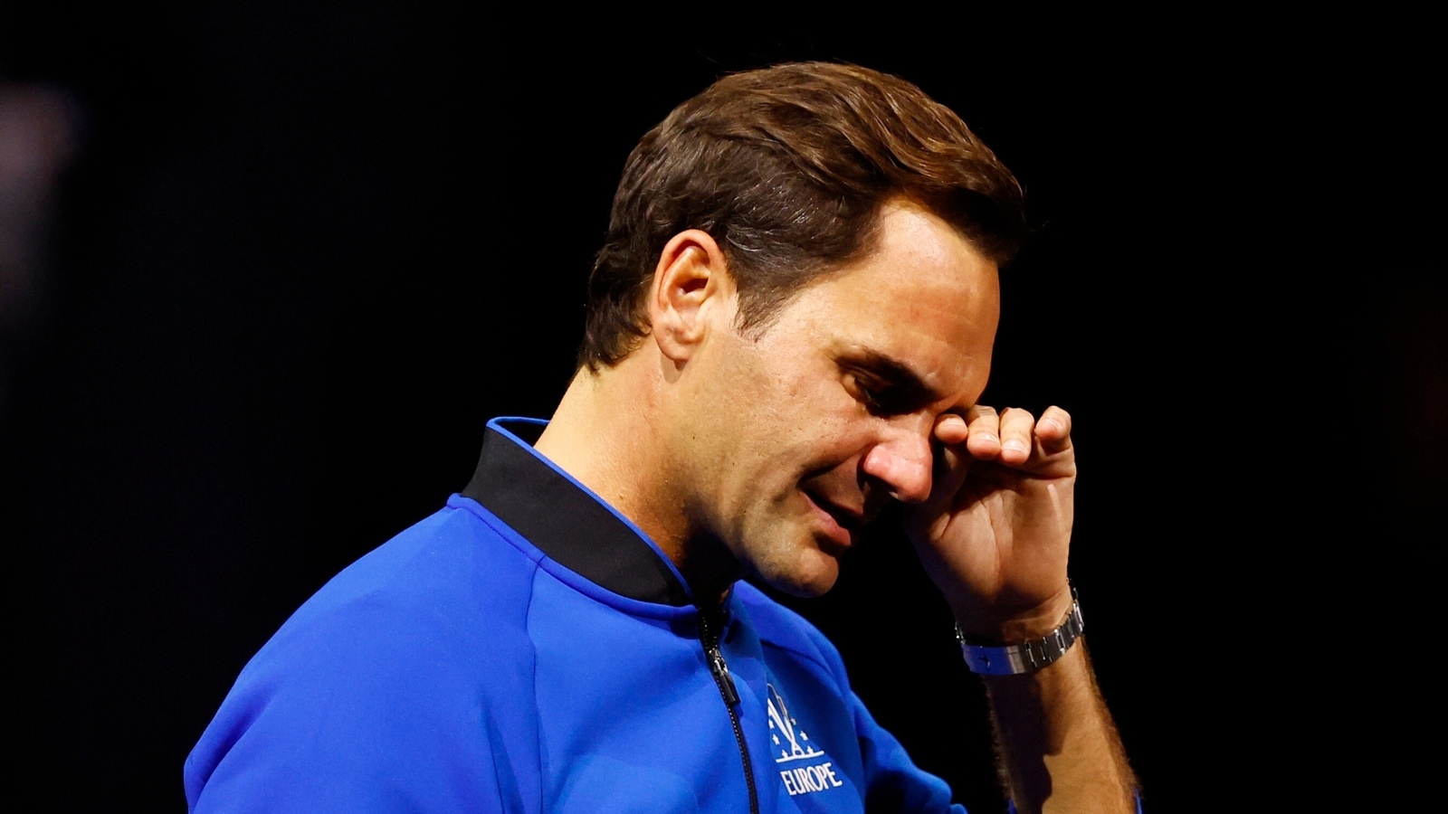 Watch: Roger Federer breaks into tears during emotional farewell speech ...