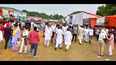 Farmers from Punjab and neighbouring states on the opening day of the Punjab Agricultural University Kisan Mela in Ludhiana on Friday. (Gurpreet Singh/HT) Farmers from Punjab and neighbouring states on the opening day of the Punjab Agricultural University Kisan Mela in Ludhiana on Friday. (Gurpreet Singh/HT)