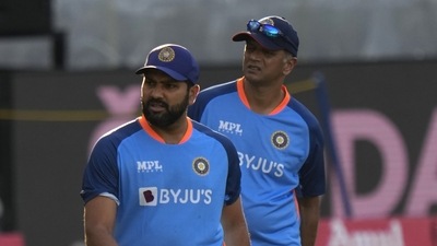 Rohit Sharma (L) with Rahul Dravid (AP) Rohit Sharma (L) with Rahul Dravid (AP)