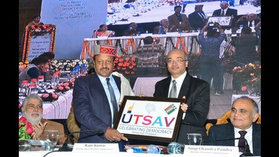 HP chief electoral officer Manish Garg welcomes chief election commissioner Rajiv Kumar during a high committee meeting with administration officials of the state in Shimla on Friday. (HT Photo)