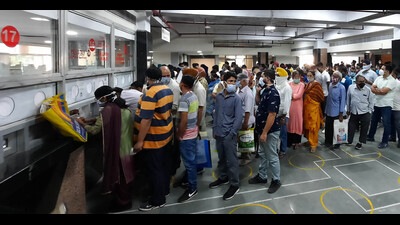 Patients visiting PGIMER OPDs queue up for registration as early as 5 am to beat the crowd even though registrations start at 10 am. (HT File Photo) Patients visiting PGIMER OPDs queue up for registration as early as 5 am to beat the crowd even though registrations start at 10 am. (HT File Photo)