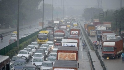 Vehicles wade through a waterlogged stretch during heavy rain on Thursday. (Parveen Kumar/Hindustan Times)